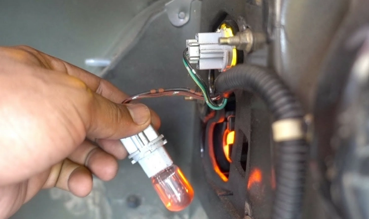 how to change a tail light bulb