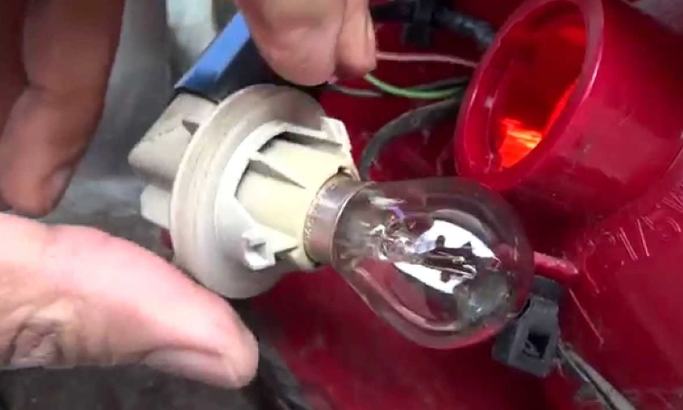 tail light bulb replacement
