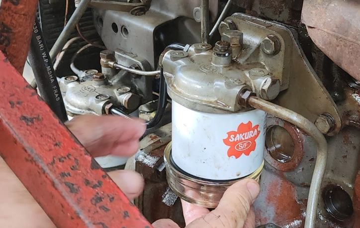 fuel filter replacement signs