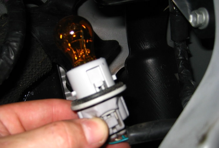 How to change Corolla headlight bulb How to change Corolla headlight bulb