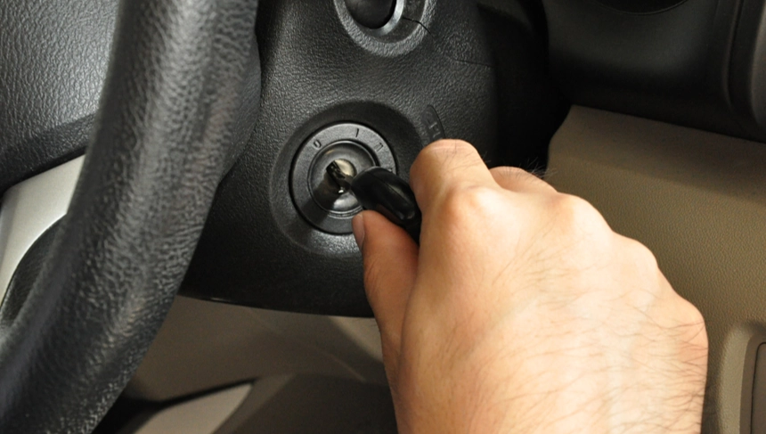 car won't start but lights come on