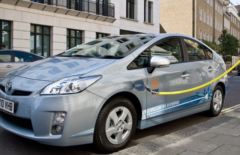 hybrid vs electric cars