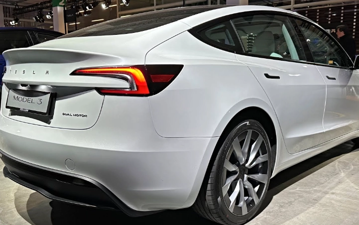 Tesla Model 3 Long Range range