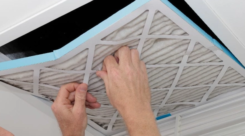 Which way to put in an air filter?