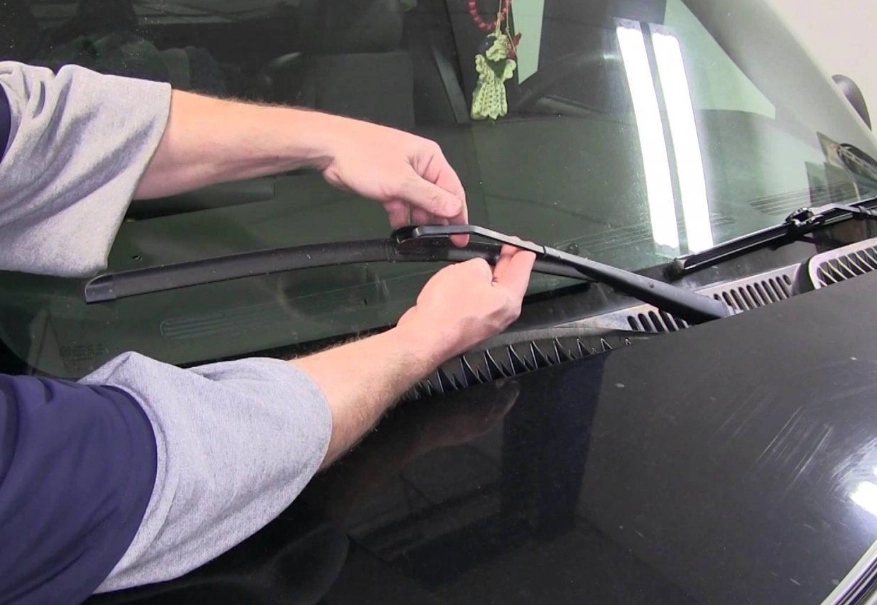 how to replace rear wiper blade