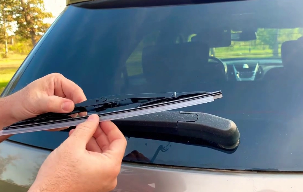 rear windshield wiper arm replacement